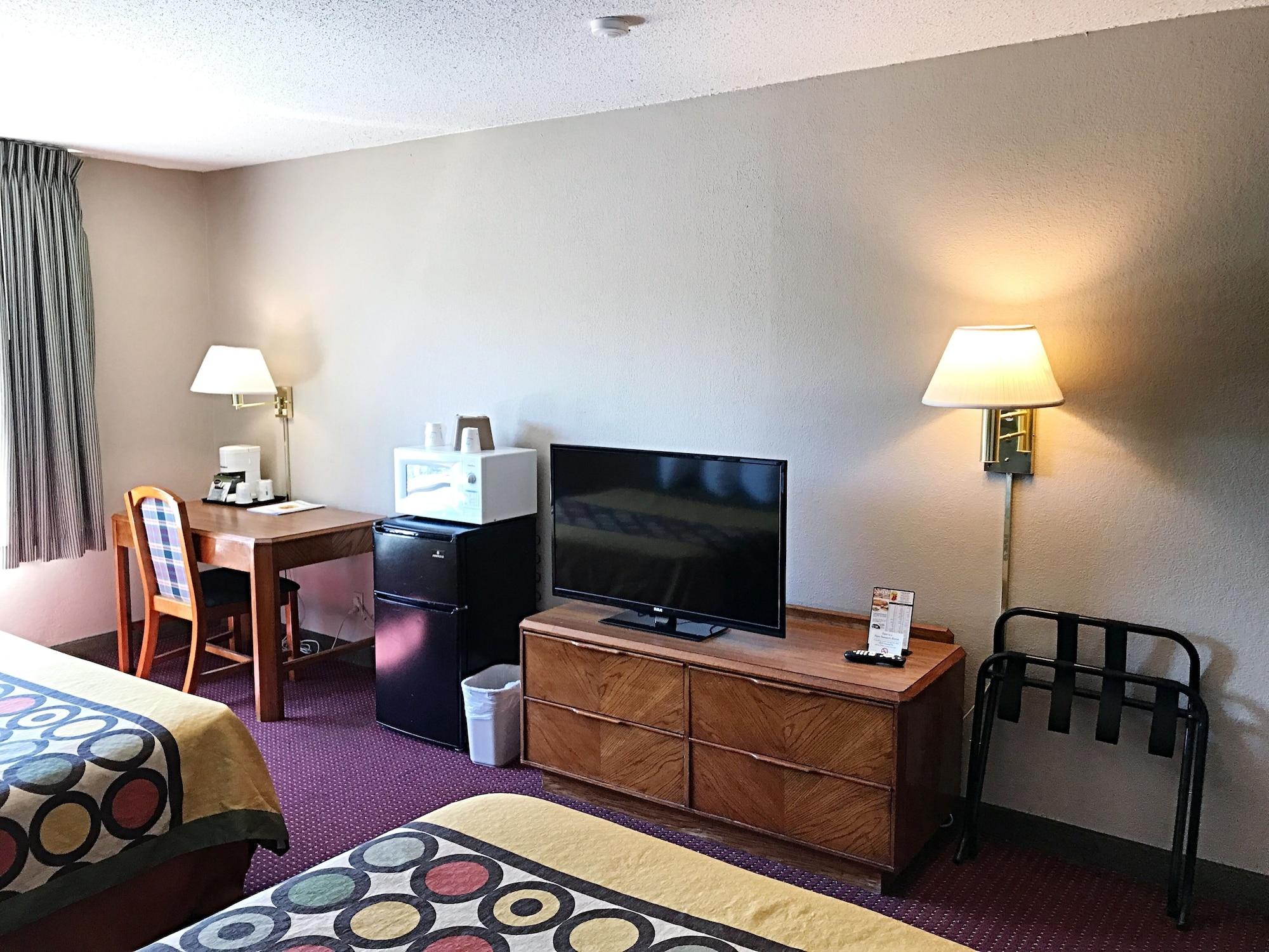 Super 8 By Wyndham Madison East Hotel Kültér fotó