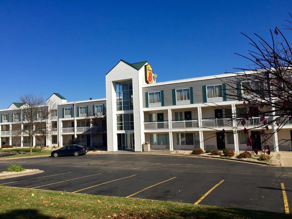 Super 8 By Wyndham Madison East Hotel Kültér fotó