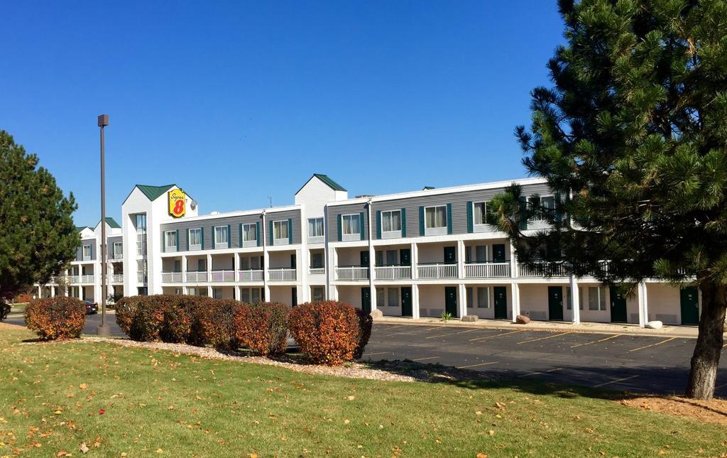 Super 8 By Wyndham Madison East Hotel Kültér fotó
