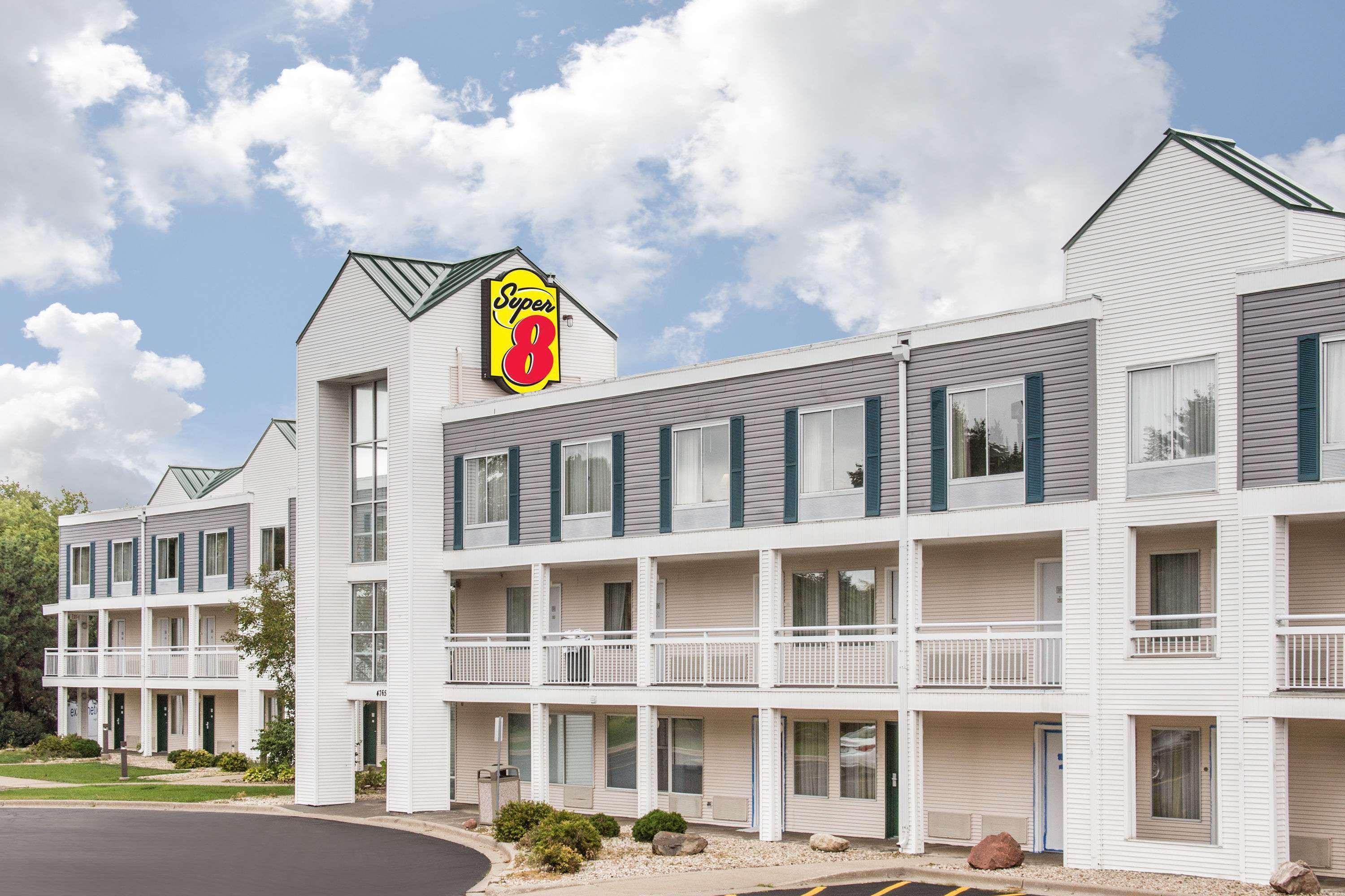 Super 8 By Wyndham Madison East Hotel Kültér fotó