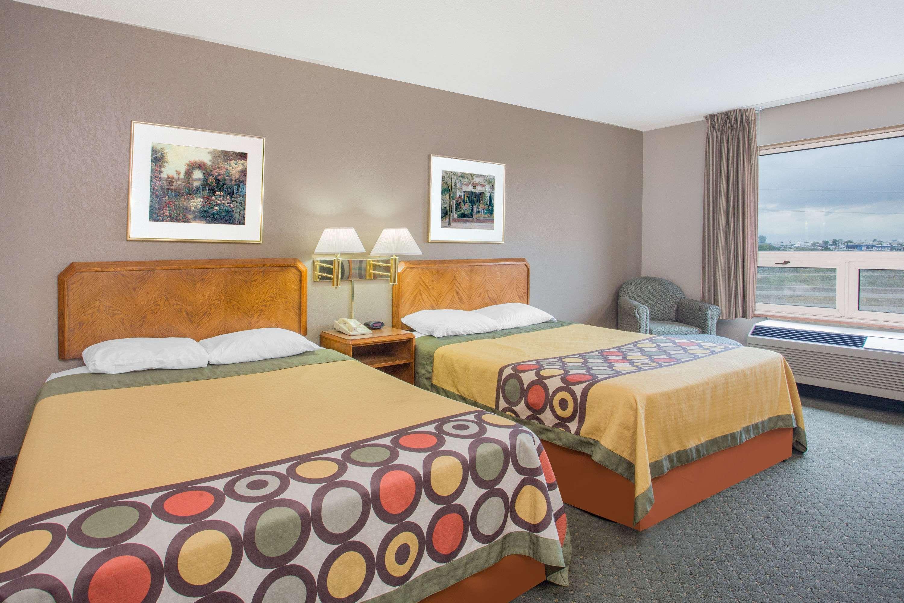 Super 8 By Wyndham Madison East Hotel Kültér fotó