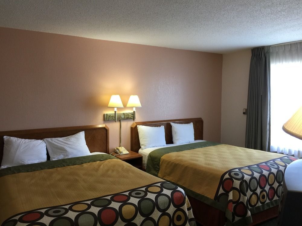 Super 8 By Wyndham Madison East Hotel Kültér fotó