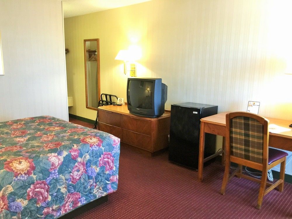 Super 8 By Wyndham Madison East Hotel Kültér fotó